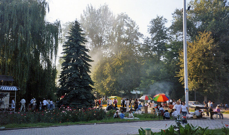 Кафе в парке в центре Бишкека