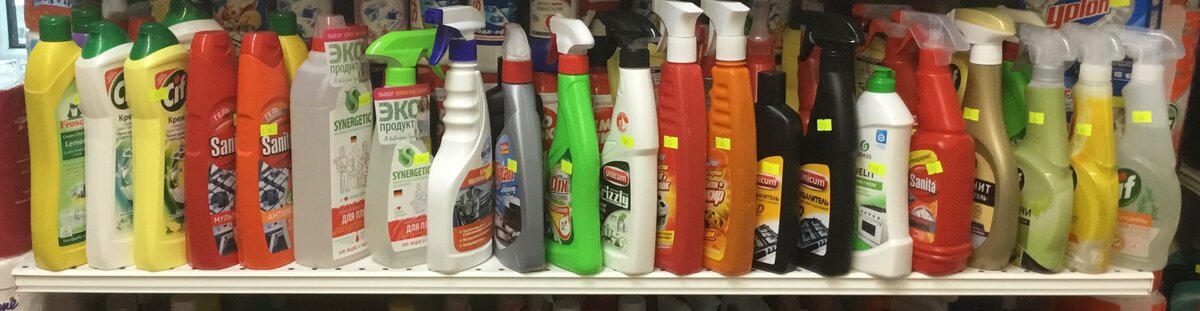 Типичный выбор средств *антижир* в небольшом магазине