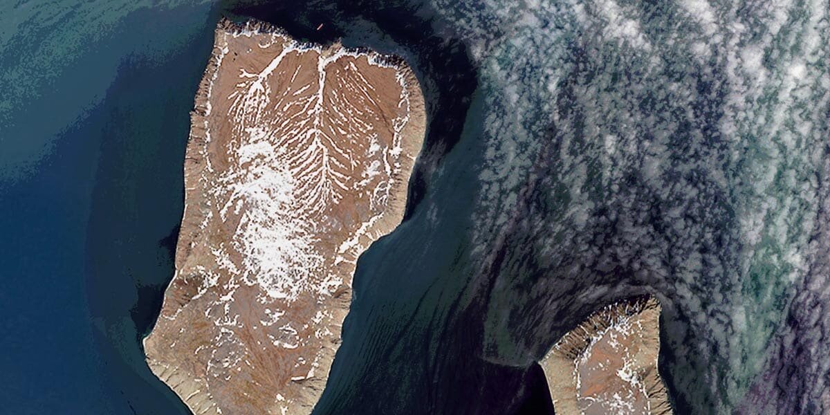 Граница между Америкой и Россией. Два острова Большой и маленький Диомиды.