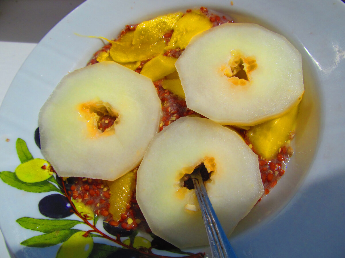 Полезный завтрак с манго, дыней, яблоком и льном