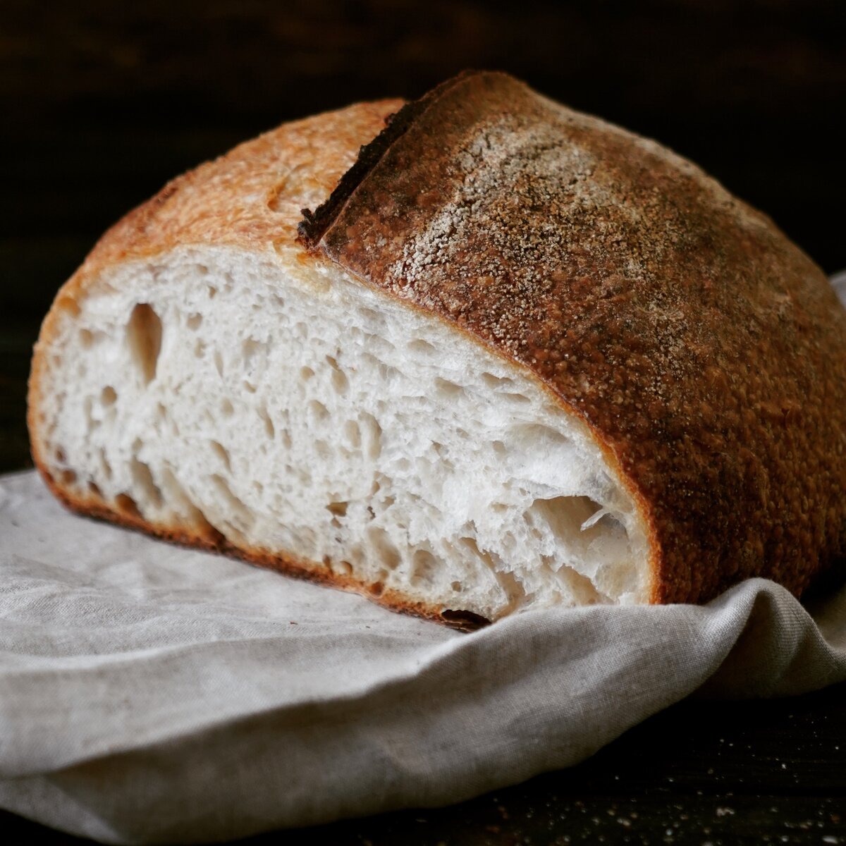 Самодельный хлеб. Бавтугайский хлеб на закваске. Хлеб хмелевой бездрожжевой. Хлеб деревенский. Деревенский хлеб на закваске.