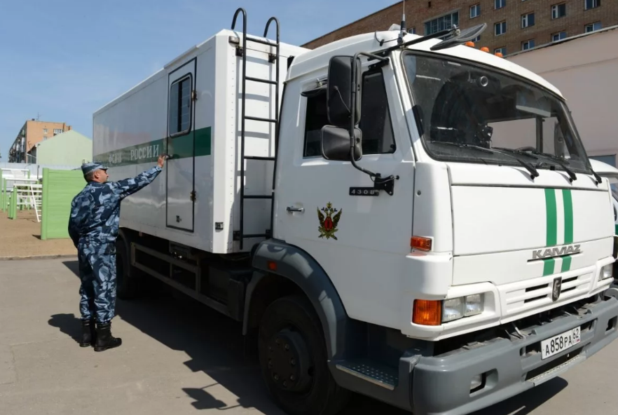 Вот это автозак и навальный на таком уже успел прокатиться. А то, что называют автозаком уличные митингующие - это обычный автобус.