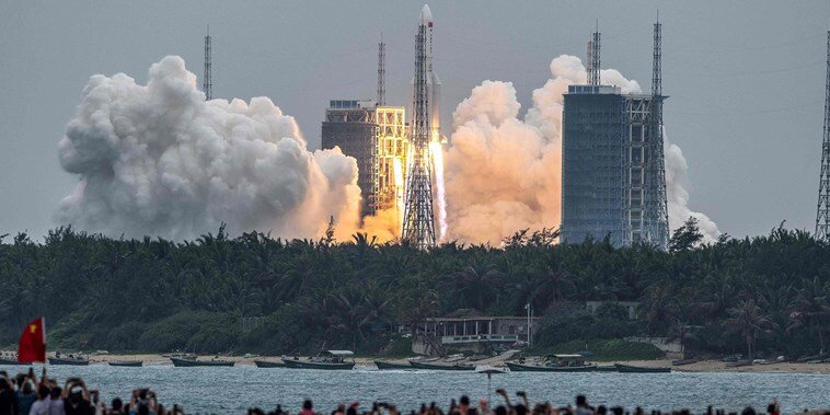  в четверг из космодрома Вэньчан в провинции Хайнань на юге Китая стартует ракета Long March 5B, на которой установлен основной модуль китайской космической станции Тяньхэ.