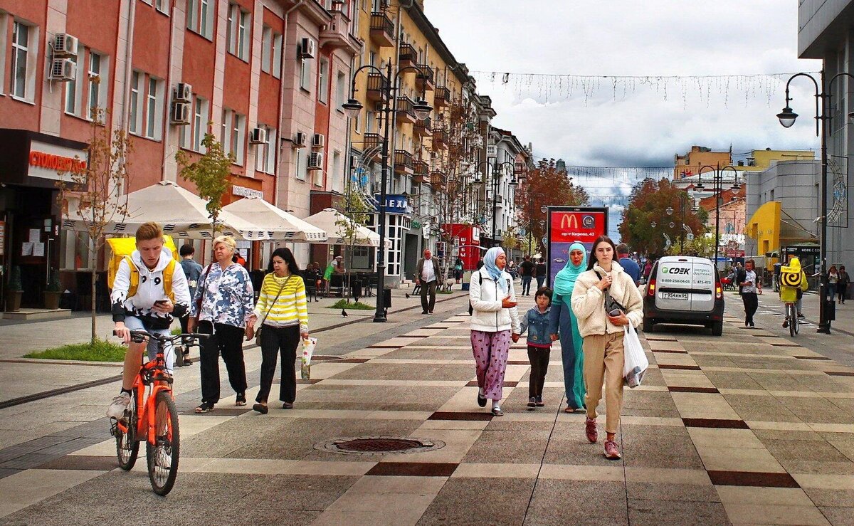 Наш проспект, в теплое время года.