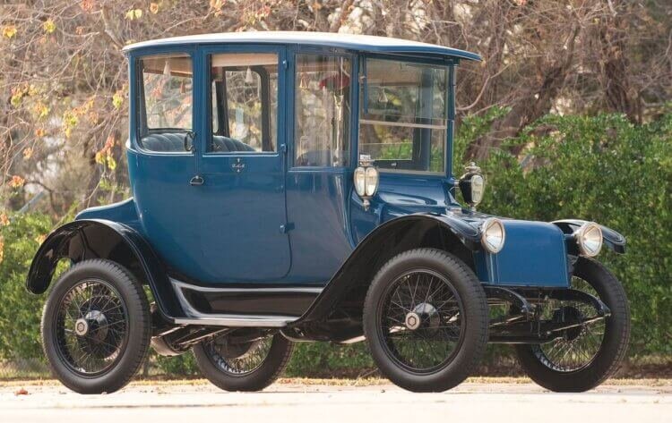                   Первые электрокары появились еще до создания автомобилей с двигателями           внутреннего сгорания