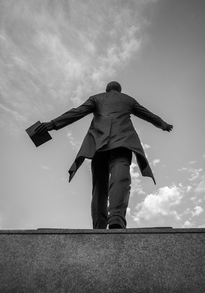 Памятник Шайхзаде Бабичу в Уфе у Телецентра, июль 2021