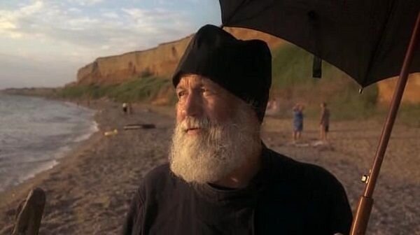 Кадр из фильма "Старец Паисий и я, стоящий вверх ногами", 2012 г.