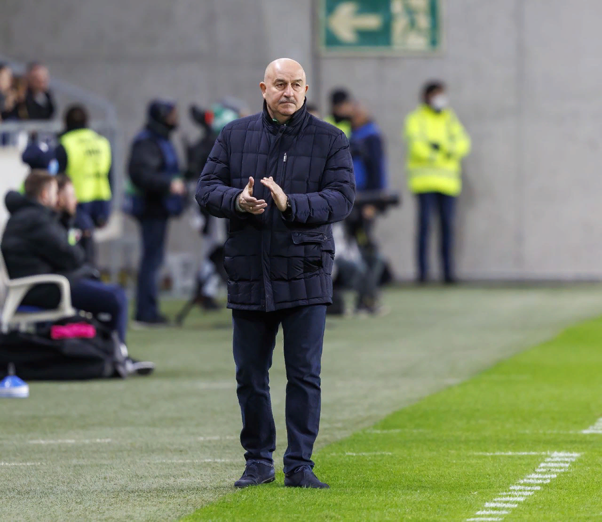 Один из последних футбольных россиян в Европе держит удар...