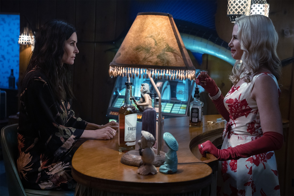 сияющая долина сериал. сияющая долина 2023. дженна деван ведьмы ист-энда. скотт паттерсон девочки гилмор. сияющая долина 2023.