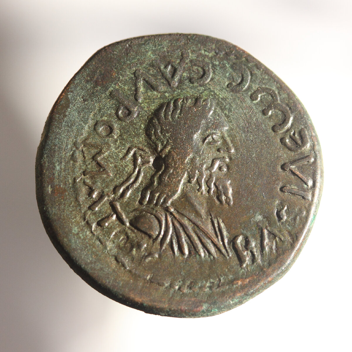 Сестерций (сестрик по простому) боспорского царя Савромата II с надчеканом головы римского императора Септемий Севера на реверсе.  