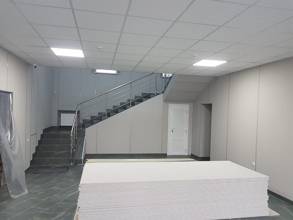 Ламинированные панели отличаются простотой монтажа на вертикальных и горизонтальных поверхностях. Имеют малый вес, стойкость к деформации, привлекательный вид.