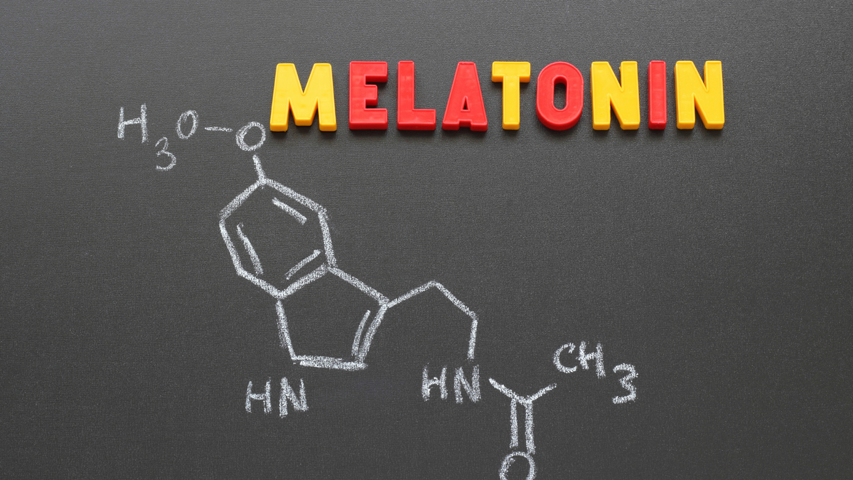Мелатонин гормон. Гормон мелатонин картинка. Мелатонин для сна. Гормон сна серотонин.