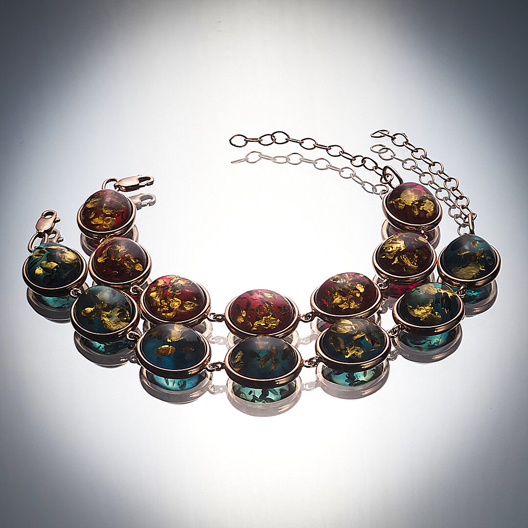 Браслеты из тонированного янтаря с лузгой. 