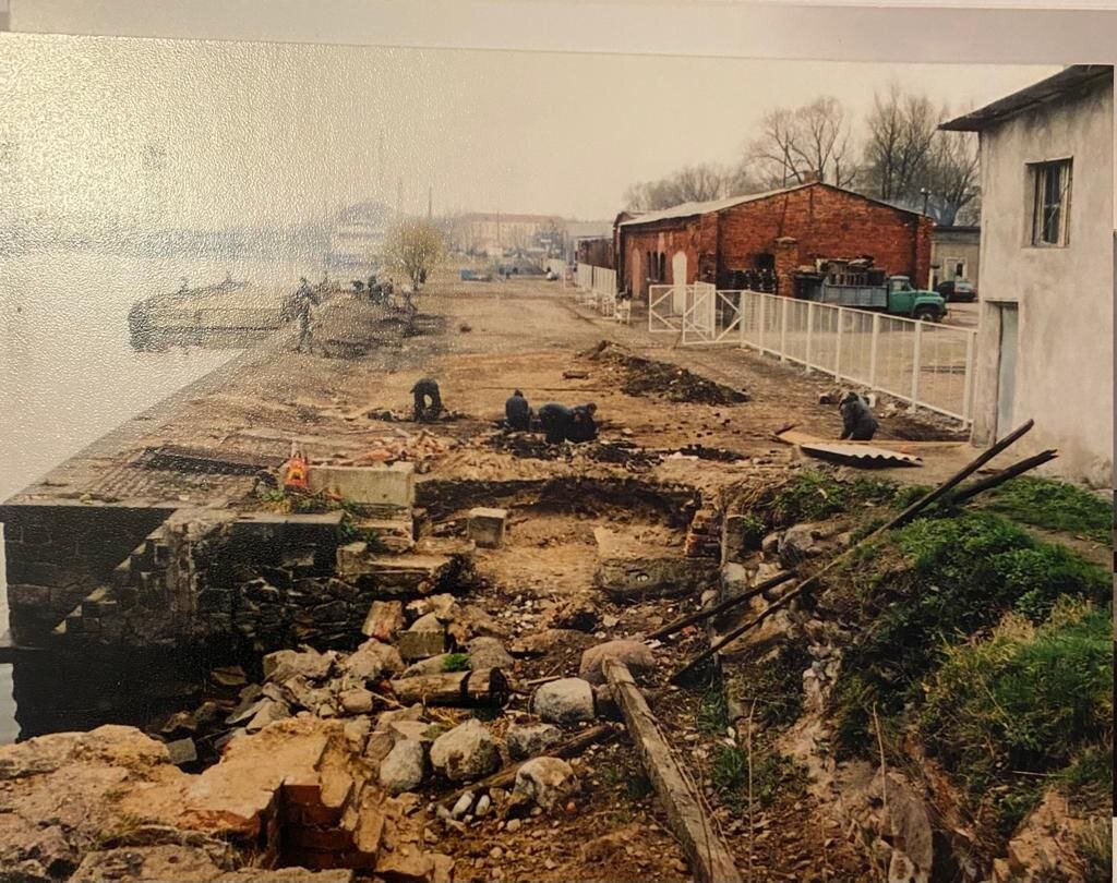 1990г - будущая набережная исторического флота