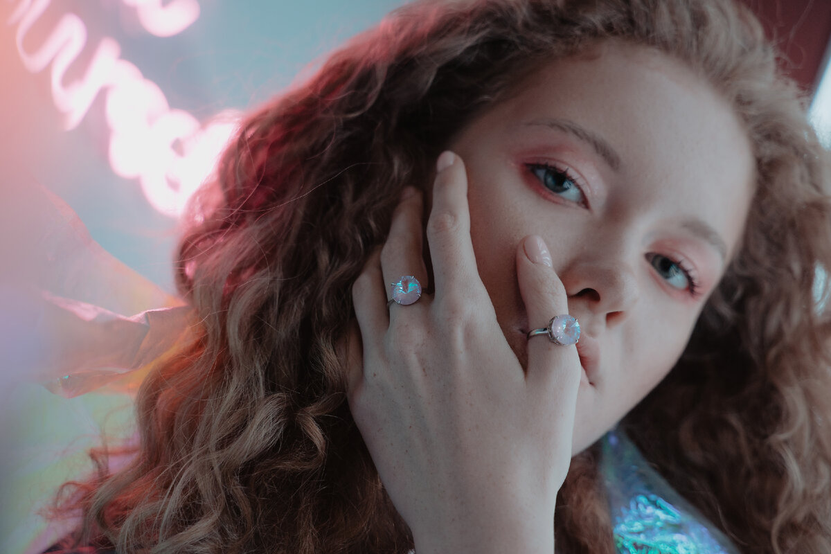 Украшения с кристаллами Swarovski из коллекции Flame можно приобрести в нашем интернет-магазине