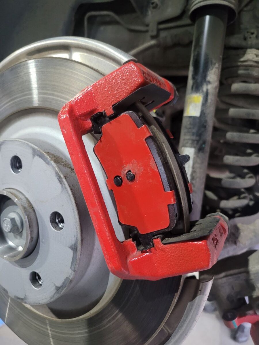 Geely Tugella установка противотуманных фар и замена колодок в круг на  керамические | Автосервис Geely Garage | Дзен