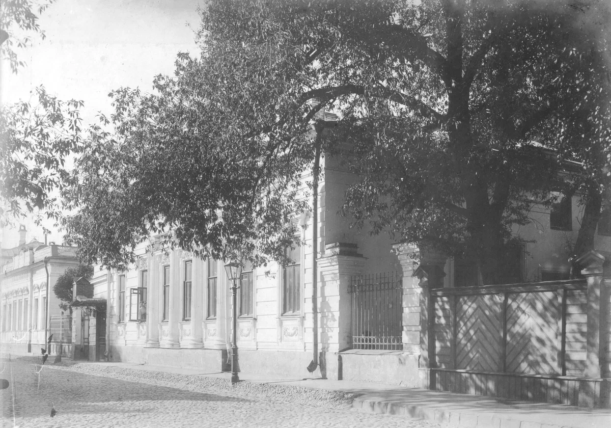 Малый Левшинский, 4, дом Беэров, 1910 год. Из семейного архива Арбузовых-Ильиных-Князевых.