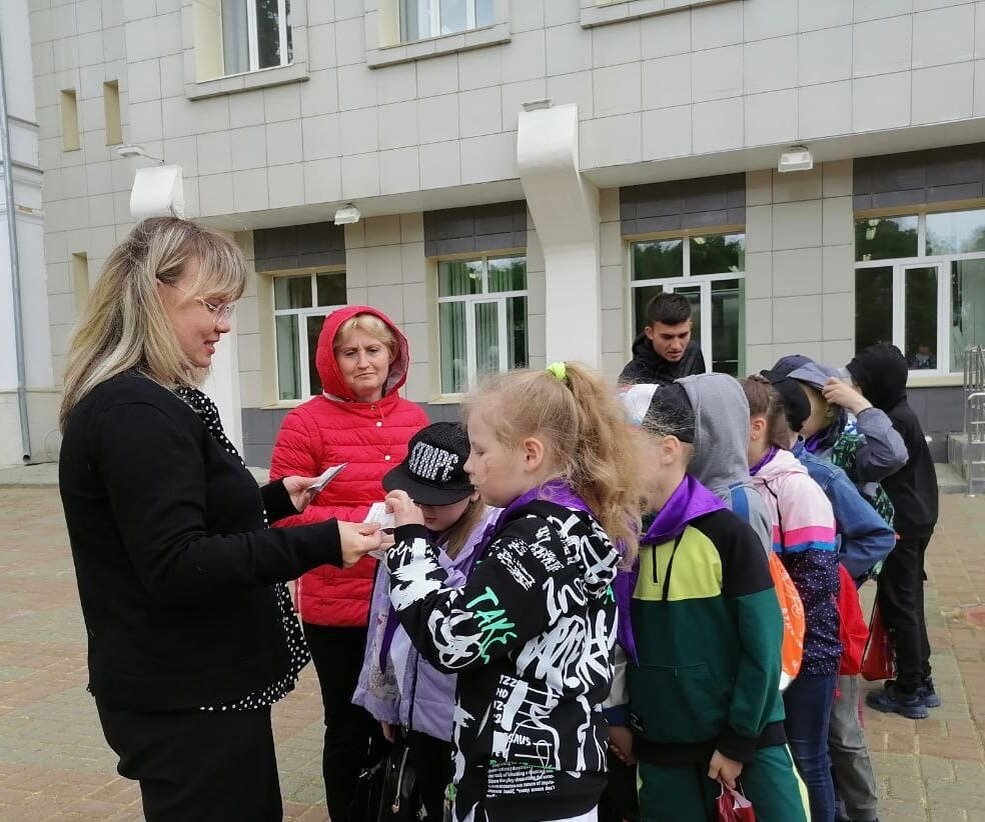 Ульяновцы получили от сотрудников Дворца книги стихотворные строки
