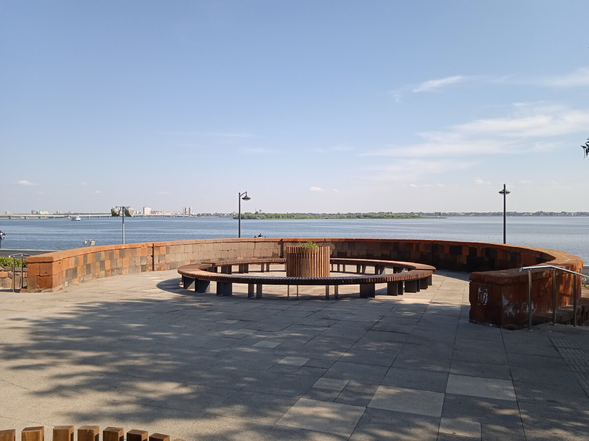 В эти жаркие дни хочется чего-нибудь близкого к воде)) И потому о визитной карточке нашего города - Набережной Космонавтов, благо как раз заканчивается ее реконструкция, ну и о новом пляже.-15