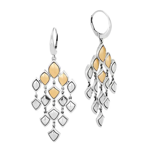 Серьги John Hardy Naga Chandelier. Серьга из стерлингового серебра и 18-каратного желтого золота размером 67 мм x 27 мм с защелкой.