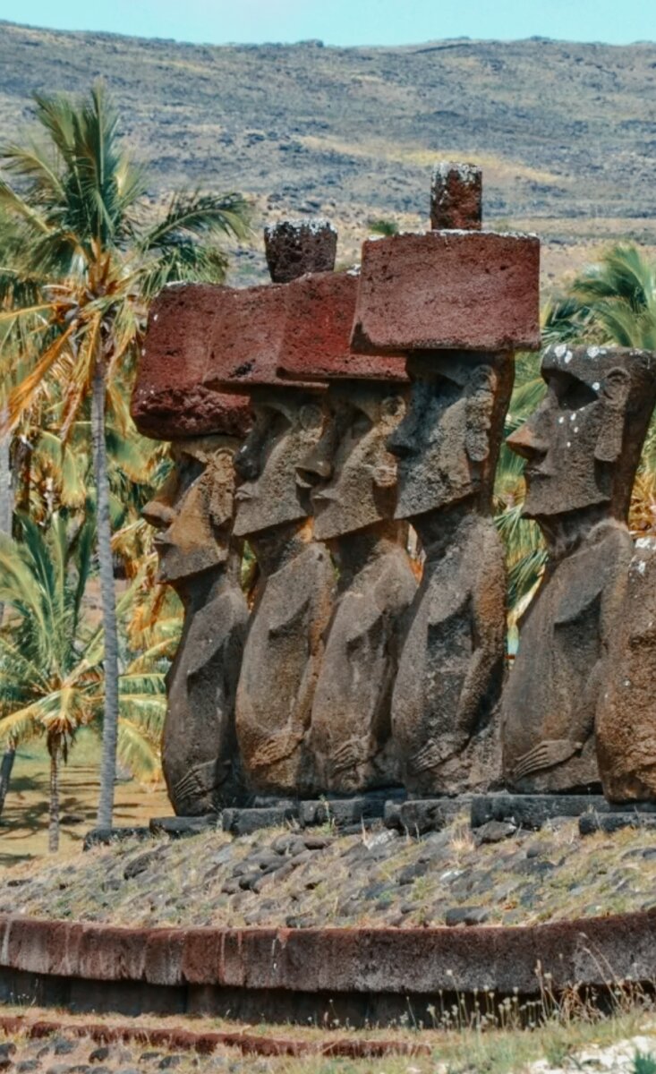 Вообще мне никогда не нравились эти статуи. Всегда казалось, что это чей-то плод раздутого эго. И добротой от них не веет.