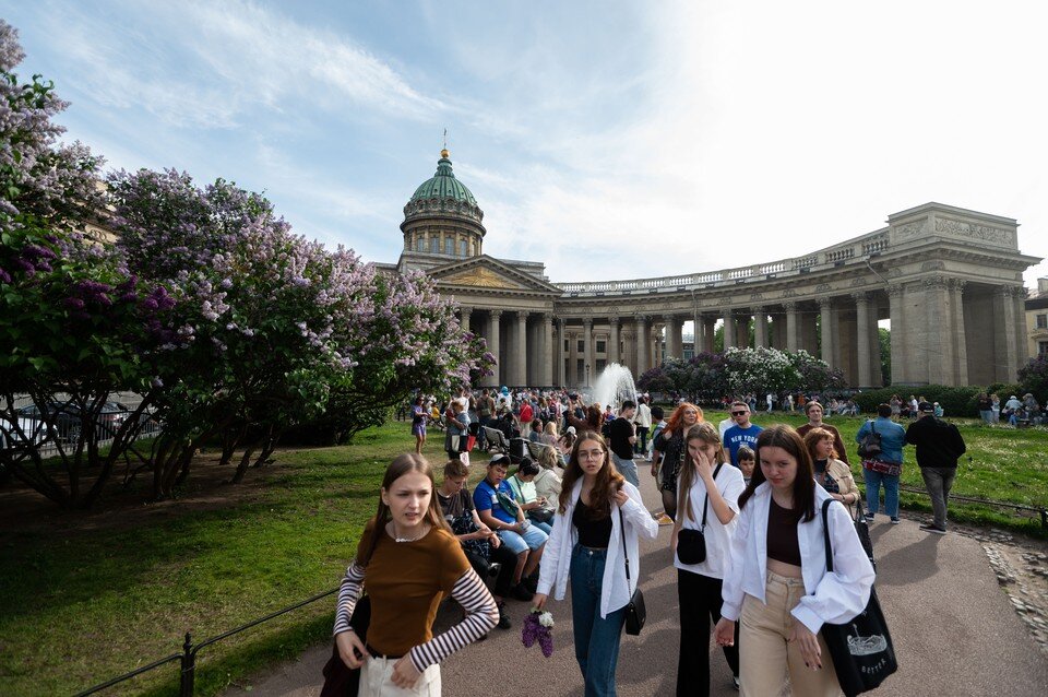     Туристы принесли 215 млрд рублей Петербургу с начала 2022 года Юлия ПЫХАЛОВА