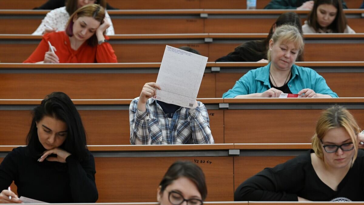    Участницы ежегодной образовательной акции "Тотальный диктант" © РИА Новости / Максим Блинов