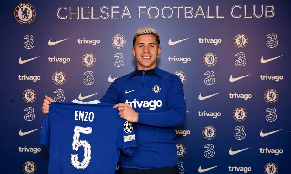    «Челси» заплатил «Бенфике» за аргентинского полузащитника Энцо Фернандеса баснословную сумму – 121 млн евро. Фото: Соцсети «Челси»