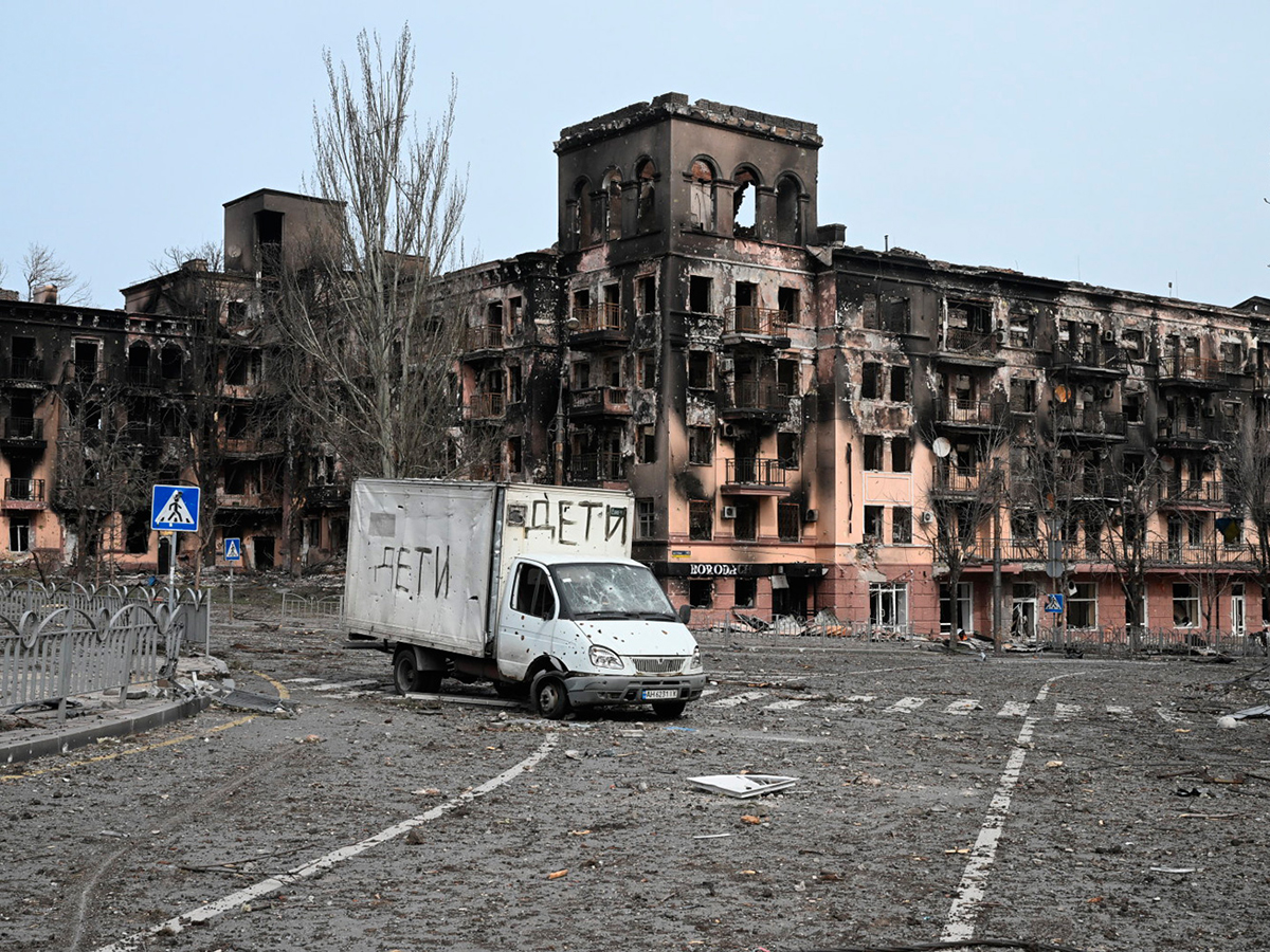 Мариуполь сейчас под чьим. Мариуполь центр города разрушения. Разрушенный Мариуполь 2022. Город Мариуполь 2022. Мариуполь после войны 2022.