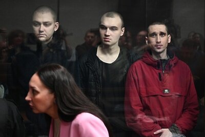    Участники националистического батальона "Азов"* Никита Тимонин, Александр Мероченец и Ярослав Ждамаров (слева направо) на заседании в Южном окружном военном суде в Ростове-на-Дону. ©Сергей Пивоваров РИА Новости