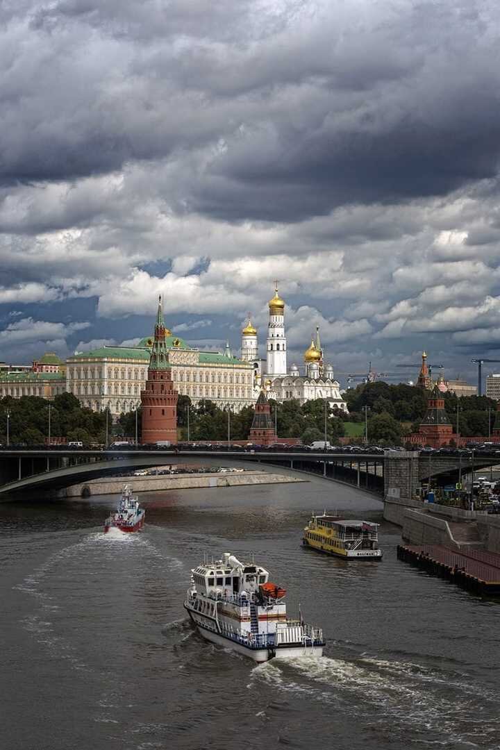 Города на москве реке. Реки Москвы. Москва река Яуза Кремль. Вид на Кремль с Москва реки. Moscow Reka река.