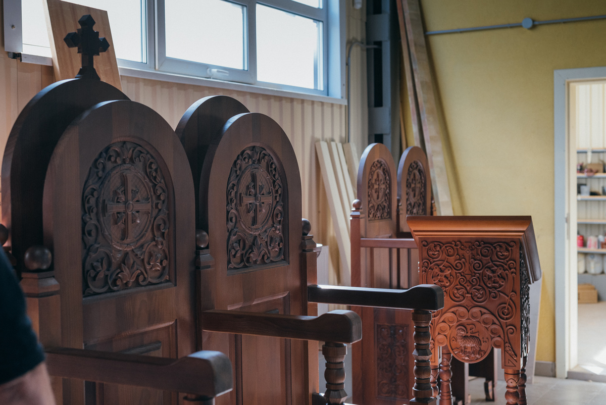 Приемка стасидий перед отправкой заказчику. Мастерская "Палехский Иконостас"