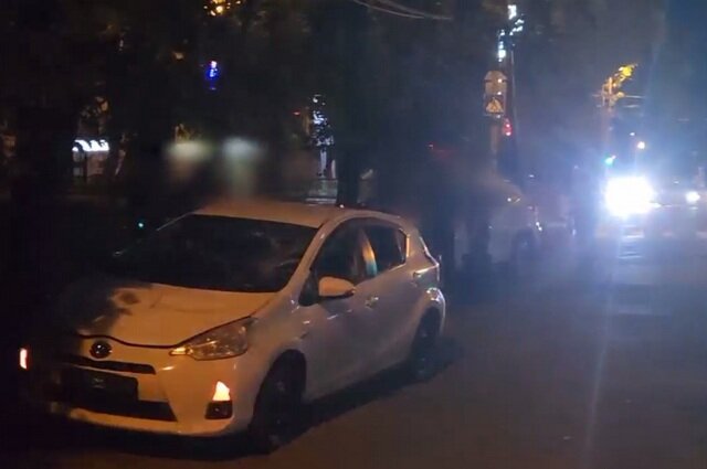    Автомобиль «Тойота Аква», на котором иностранец сбил сотрудника правоохранительных органов. Фото: СУ СК по Хабаровскому краю и ЕАО