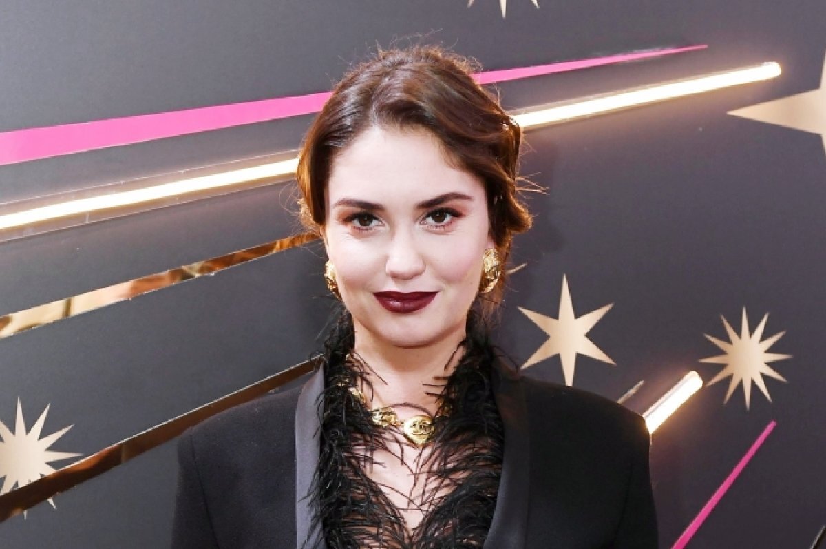    Муцениеце требует взыскать с Прилучного судебные расходы в 51 тыс. рублей