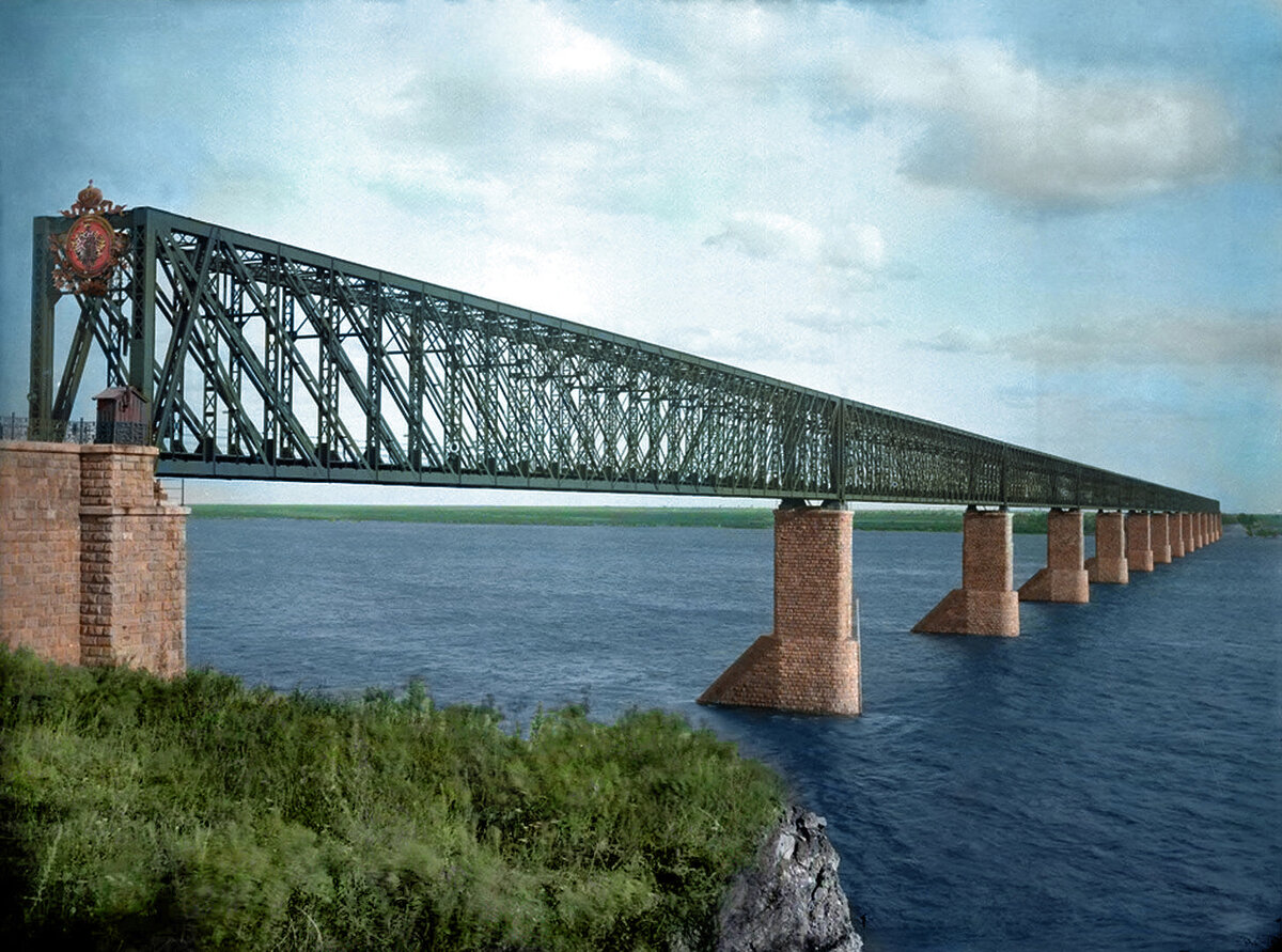 The famous Alexander Railway Bridge. Opened for traffic on August 30, 1880.