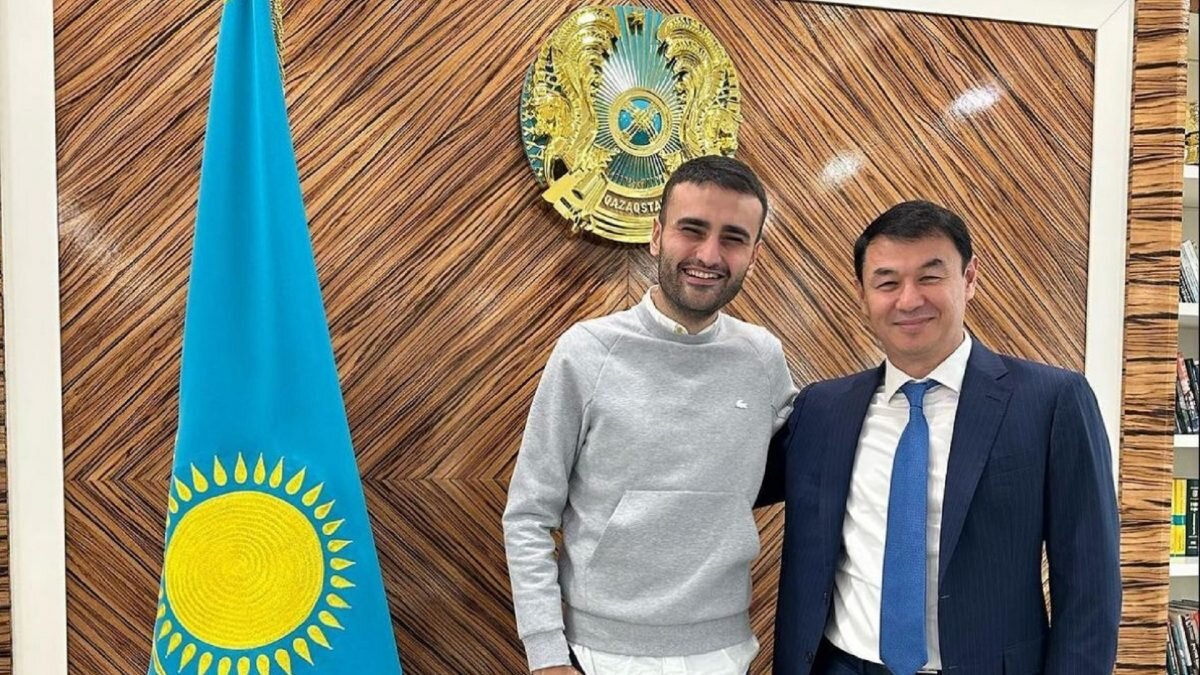    Бурак Оздемир. Фото из его Instagram. Август Макаров