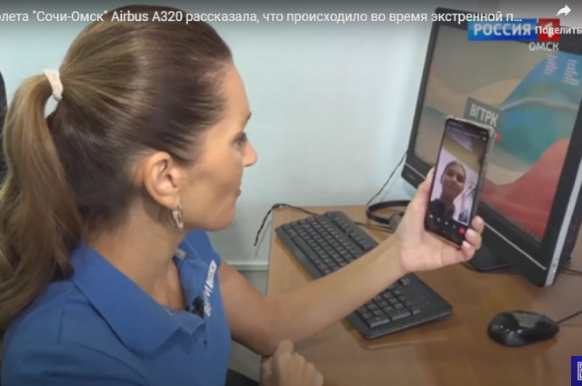    Елена Асанова разговаривает с дочкой Настей.