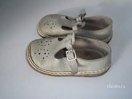 Примерно в таких сандалиях я пробегала все детство. Фото из открытых источников.