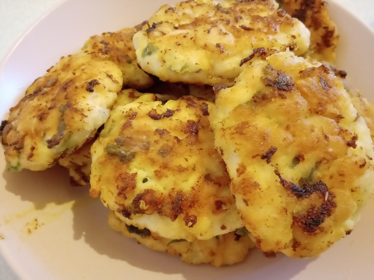 Котлеты по французски из куриного филе. Куриные котлеты по-французски. Французские котлетки. Французские котлеты из куриной грудки. Котлетки по французски из куриного филе