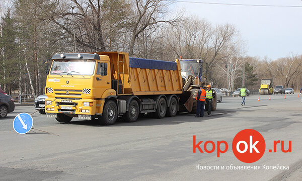 Утром дорожники начали ремонтировать проспект Победы.