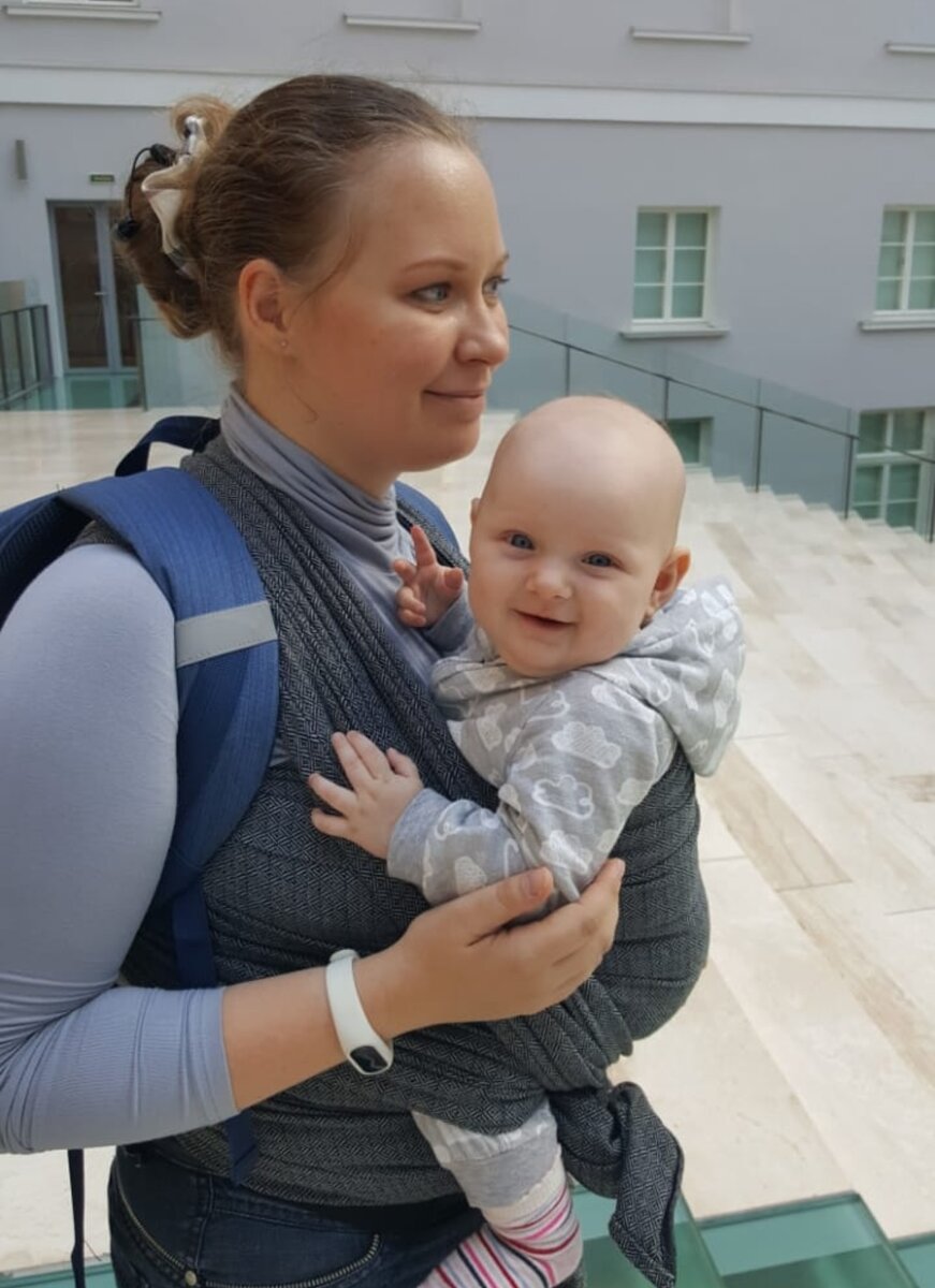 После посещения экспозиции в главном штабе Зимнего Дворца. Ребенок упорно отказался страдать из-за непростой музейной жизни.