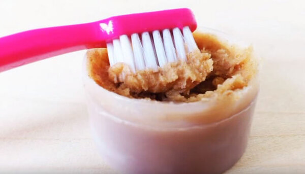 Паста в баночке для хранения