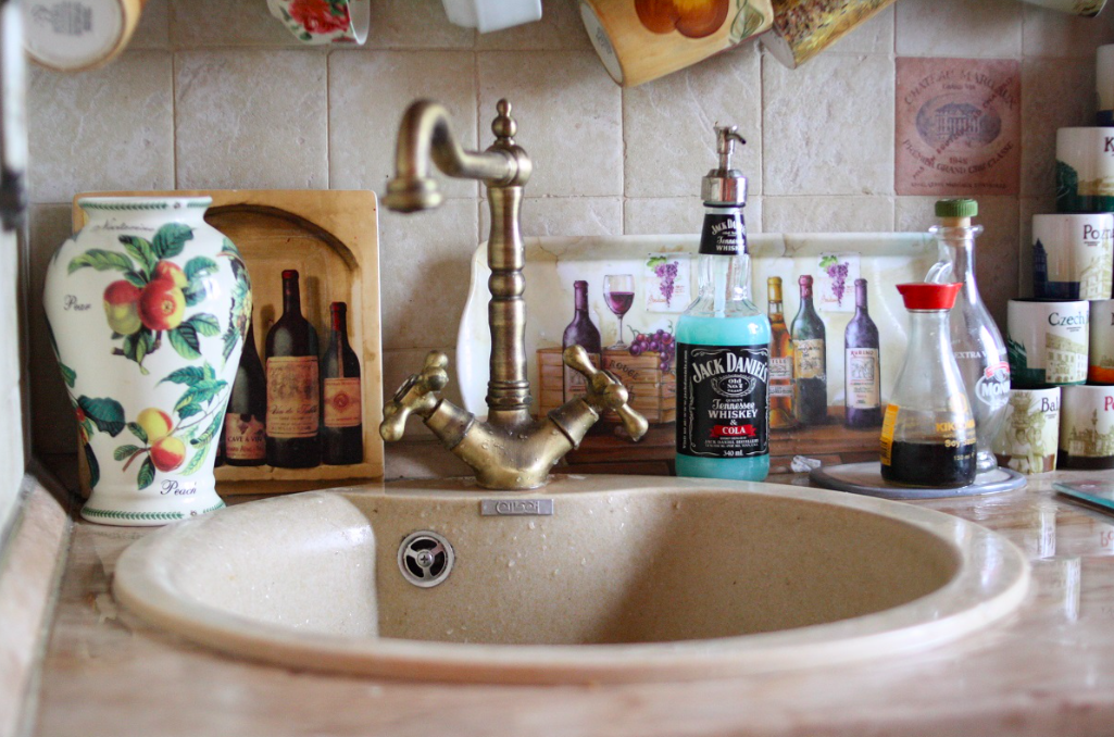 Диспенсер для жидкого мыла на ардуино. Баночка с дозатором. Красивый для мыло модный дозатор. Ручное декорирование дозатор для жидкого мыла. Баночка для дозатора моющего средства.