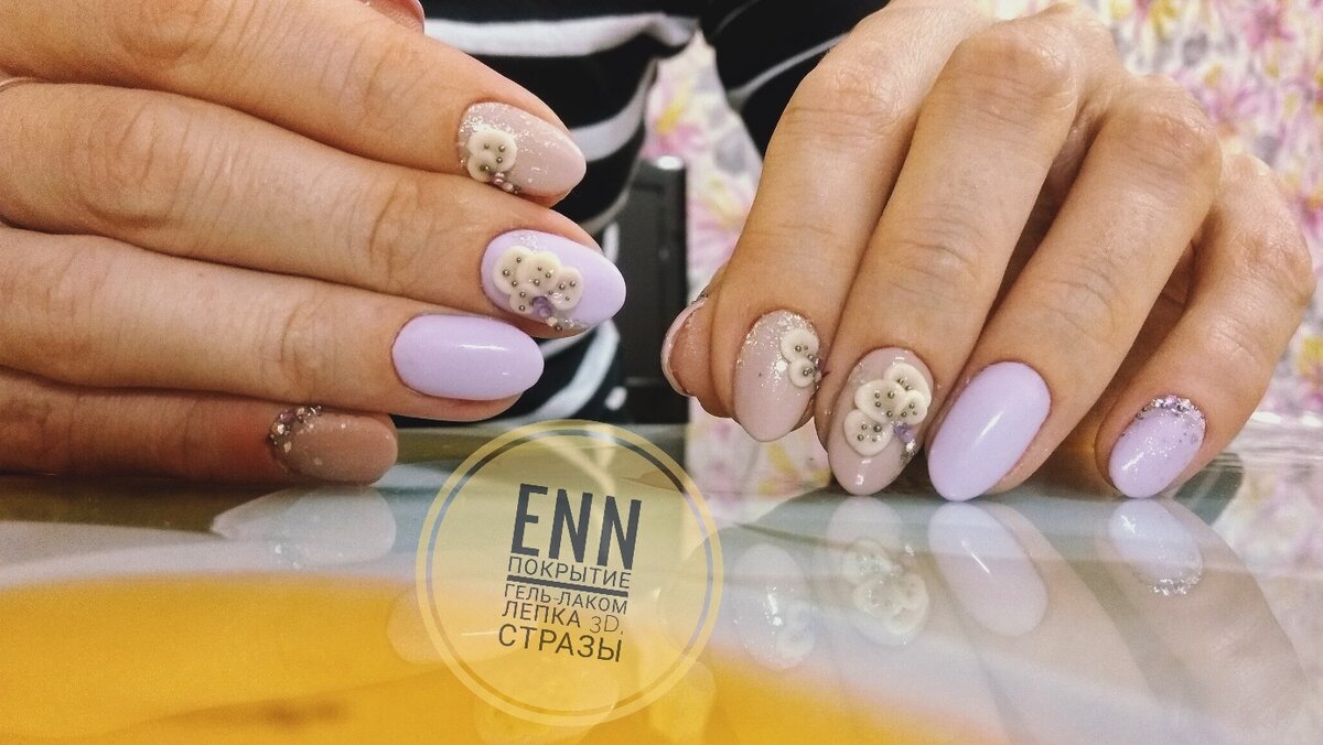 Маникюр подруге.