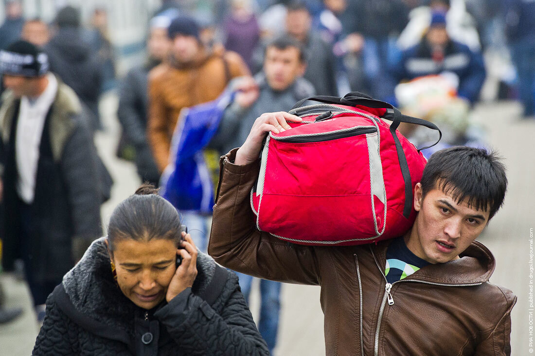 Примерно так выглядит приезд тех, кого не ждали. Фото из открытого источника в сети Интернет. https://ic.pics.livejournal.com/drugoi/484155/7810082/7810082_original.jpg