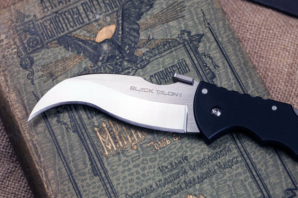 Спайдерко молчание ягнят. Нож spyderco harpy ганнибал. Нож гарпия спайдерко. Нож ганнибала. Нож ганнибала.