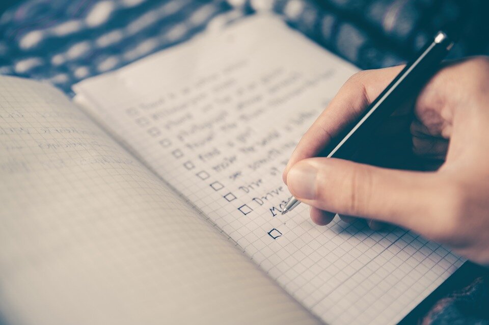 https://pixabay.com/photos/checklist-goals-box-notebook-pen-2589418/