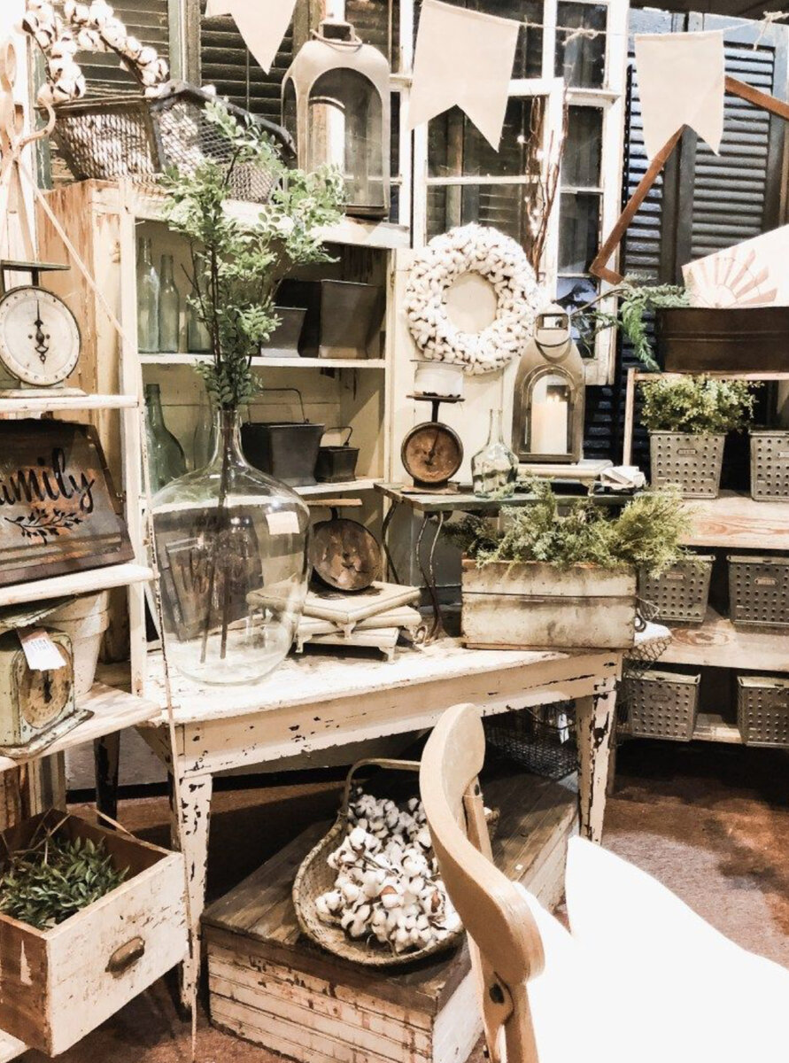 Стиль «шебби шик» не представляется возможным без потертой и потрескавшейся краски