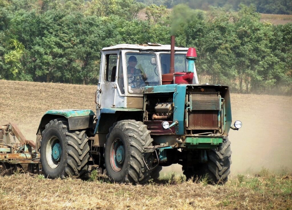 Фотография взята с сайта http://www.langeo.org/2016/10/tractor-t-150k.html?m=1