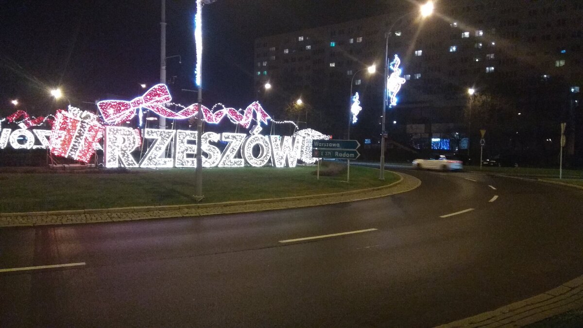 Кольцевой перекресток: выезд из Жешува на Варшаву.